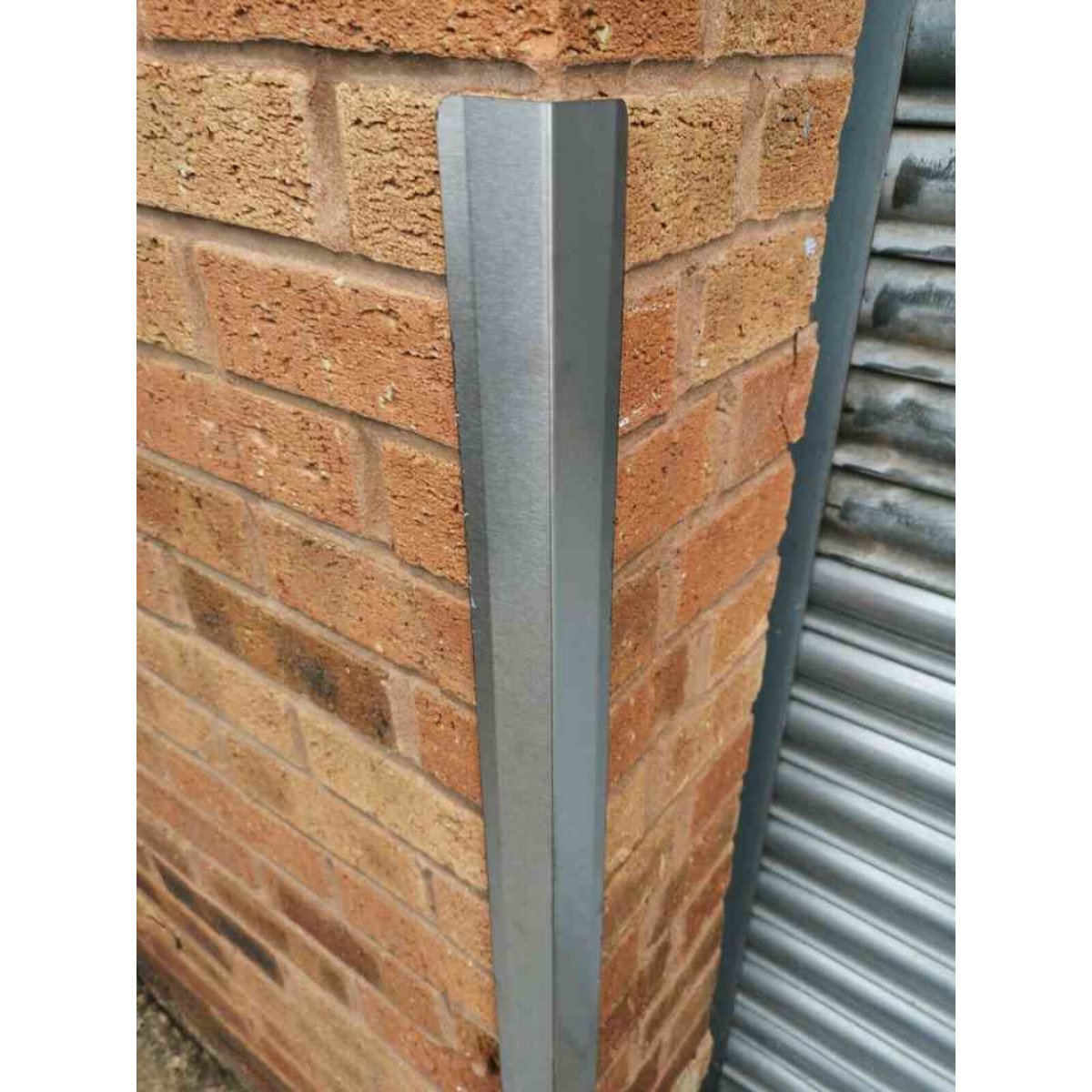 Corner protector in stainless steel Corner protector in stainless steel